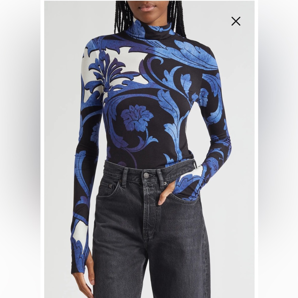 Alice + Olivia Delaina Print Turtleneck Crop Top